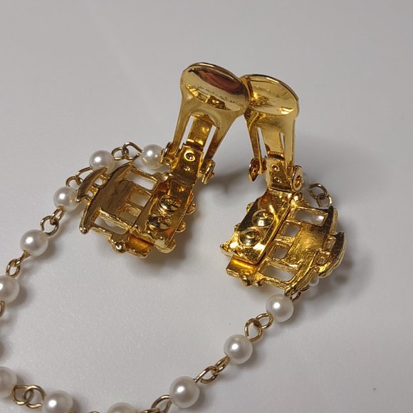 Faux Pearl Trolley Car Cardigan Sweater Clip - Picture 11 of 14